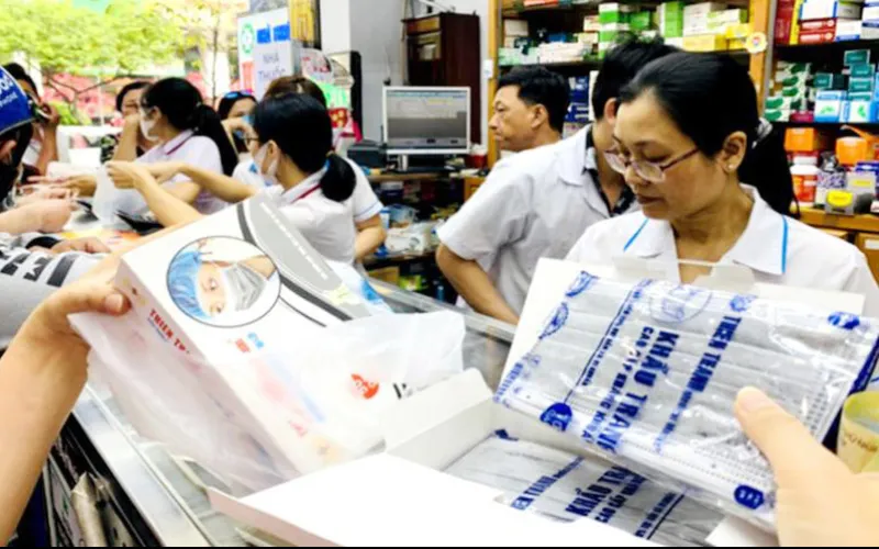 Siêu thị Co.opmart tăng doanh số sau tết nhờ bán khẩu trang, nước rửa tay
