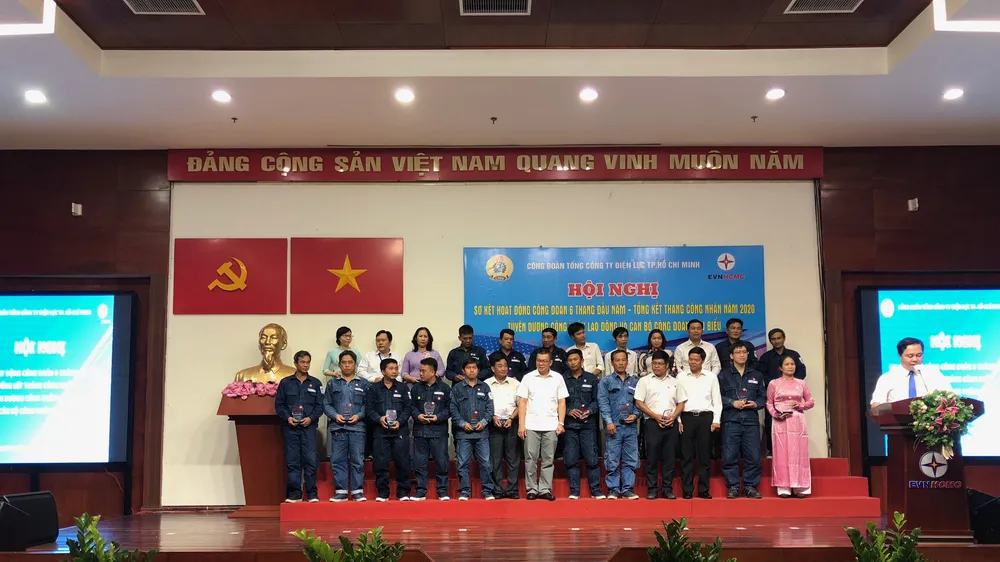 Người lao động ngành điện đóng góp hơn 5 tỷ đồng làm công tác xã hội