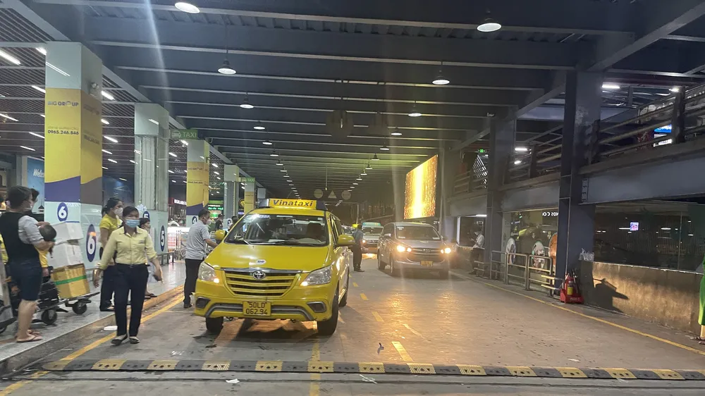 Xe công nghệ chỉ được đón, trả khách tại làn D1, D2 dưới đất ở sân bay Tân Sơn Nhất