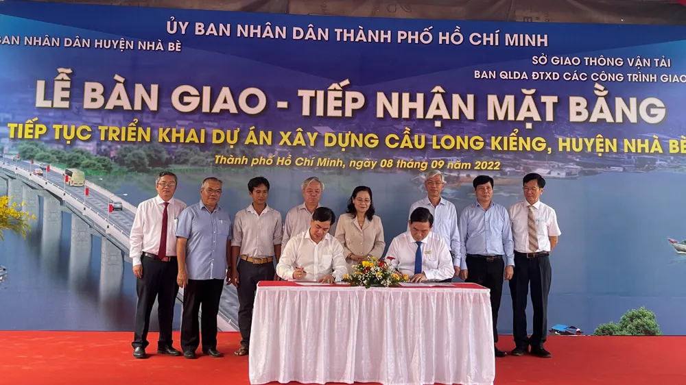 Tiếp nhận mặt bằng, tiếp tục xây dựng cầu Long Kiểng
