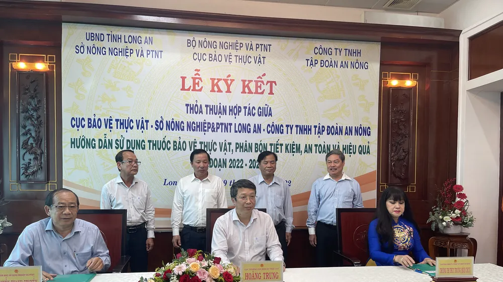 Hướng dẫn nông dân sử dụng hiệu quả thuốc bảo vệ thực vật, bảo vệ môi trường