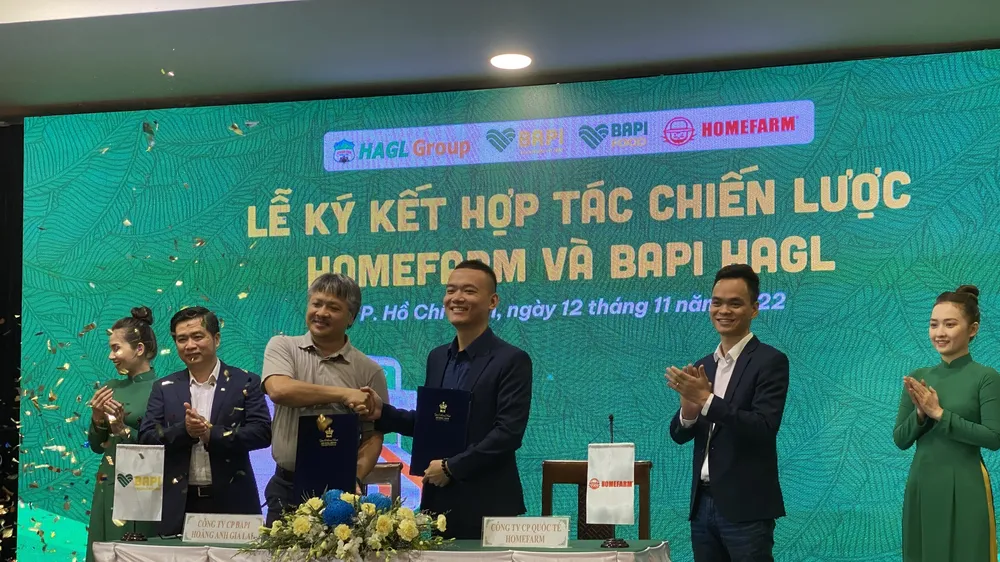 Mua heo ăn chuối, gà thả vườn, bò Lào trên kênh điện tử BAPI