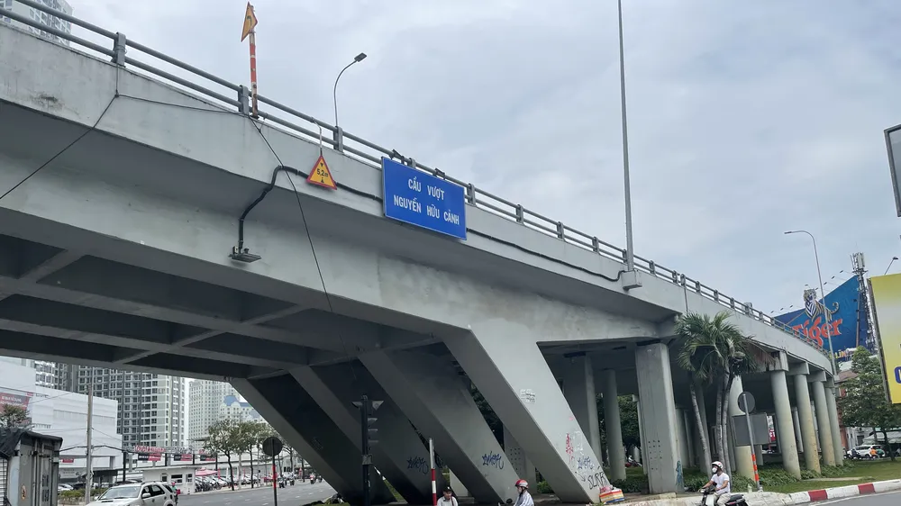 Cho phép lưu thông toàn bộ các phương tiện qua cầu vượt Nguyễn Hữu Cảnh từ ngày 5-3