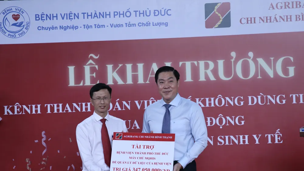 Agribank chi nhánh Bình Thạnh cung cấp giải pháp thanh toán và tài trợ 500 triệu đồng cho Bệnh viện TP Thủ Đức