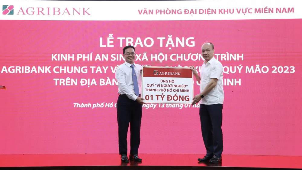 Agribank trao tặng kinh phí 1 tỷ đồng cho Quỹ vì người nghèo TPHCM