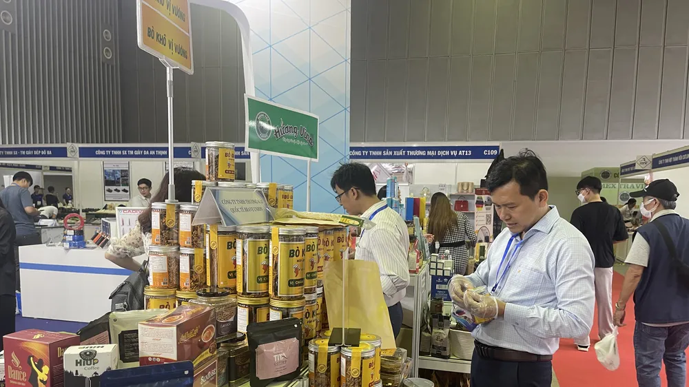 Khai mạc Hội chợ Tôn vinh hàng Việt