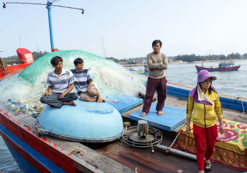 tàu đưa thuyền viên trở về
