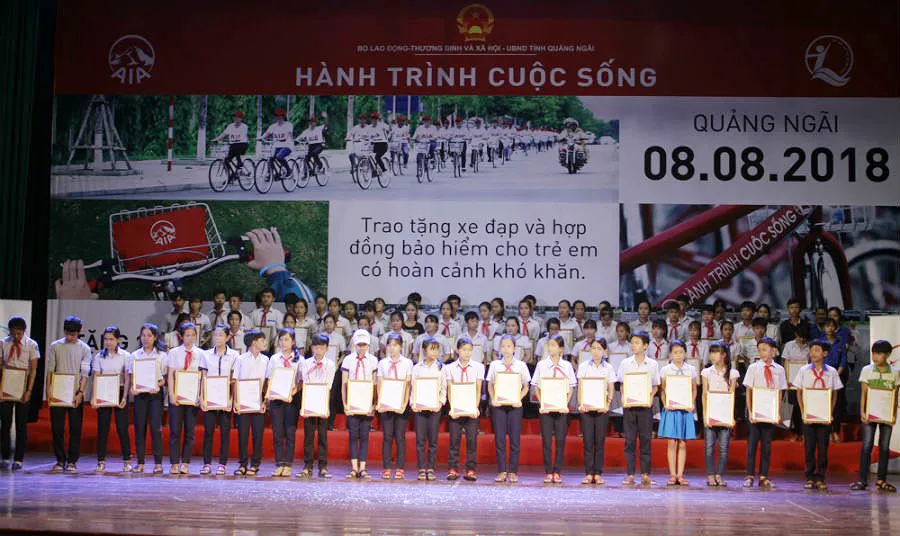 “Hành trình cuộc sống” lần thứ 8 đến với trẻ em khó khăn ở Quảng Ngãi