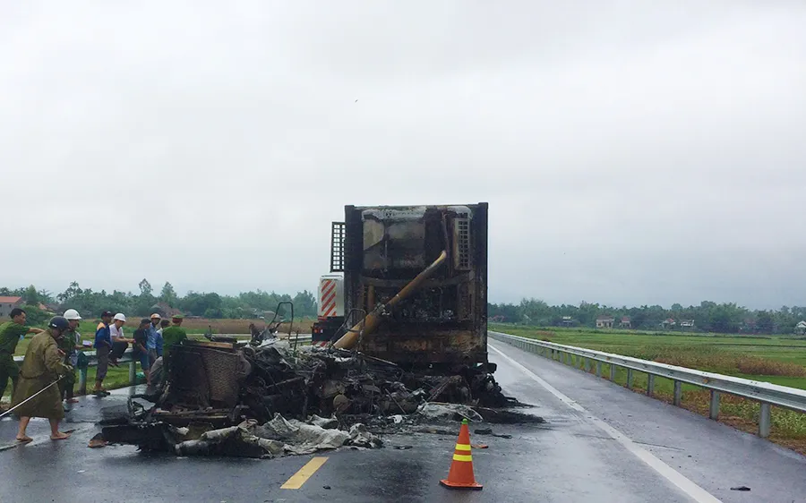cháy xe cao tốc đà nẵng quảng ngãi