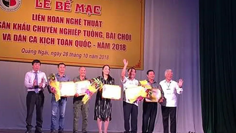 bế mạc liên hoan