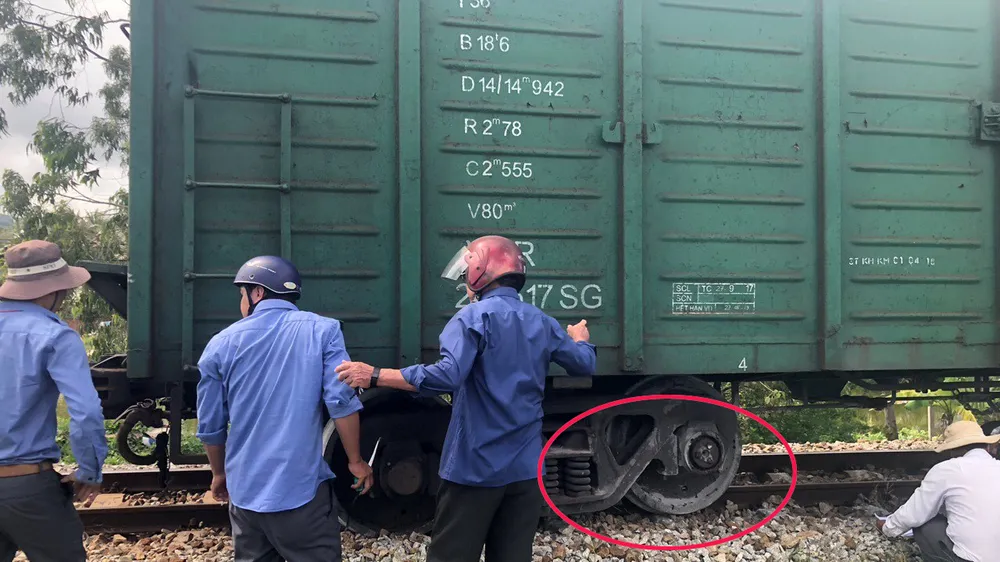 Đường sắt Bắc - Nam thông tuyến, sau nhiều giờ tắc nghẽn do tàu hàng trật bánh