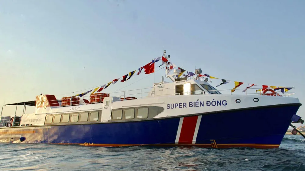 Tàu siêu tốc đâm chìm tàu cá 