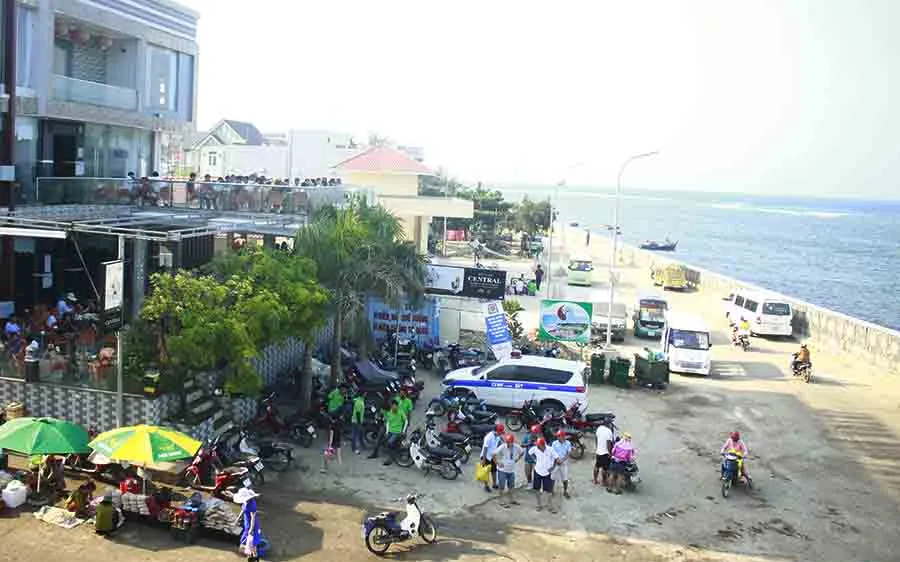 Quảng Ngãi: Tiên Tri 07 tiếp tục chuyển 60.000 lít xăng ra đảo Lý Sơn