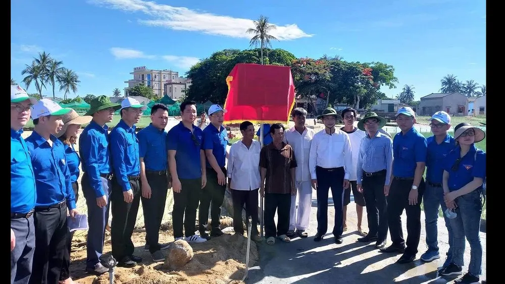 Đoàn khối các cơ quan Trung ương ra quân “Tuổi trẻ với biển đảo quê hương”