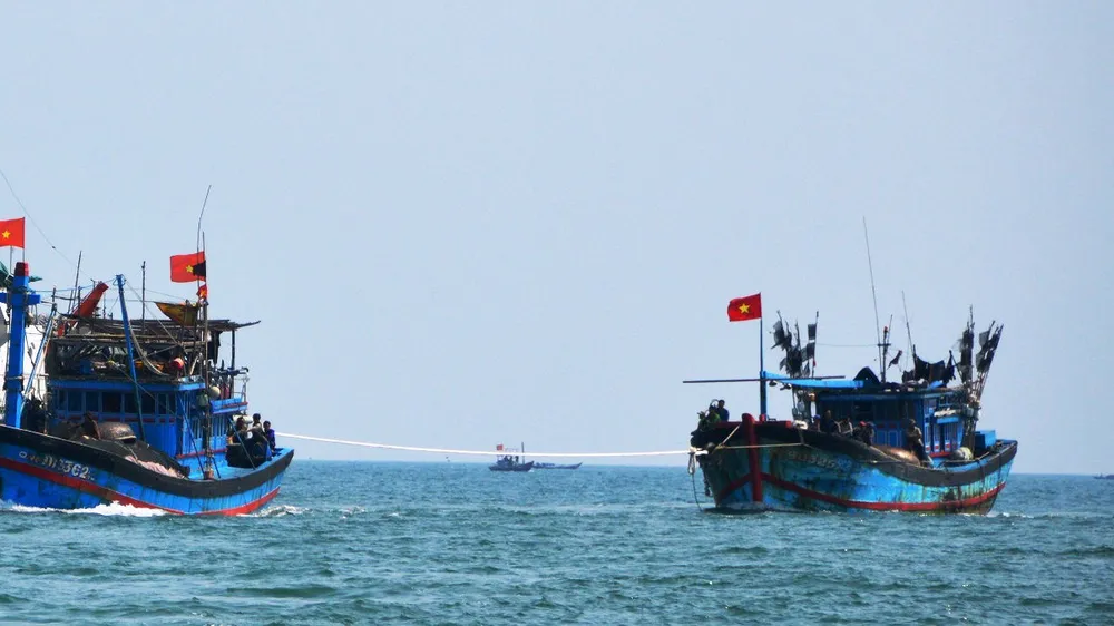Tàu cá Lý Sơn bị hỏng máy thả trôi trên biển ở quần đảo Trường Sa