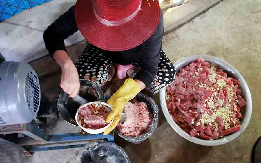 Làng làm chả cá đỏ củ từ Hoàng Sa