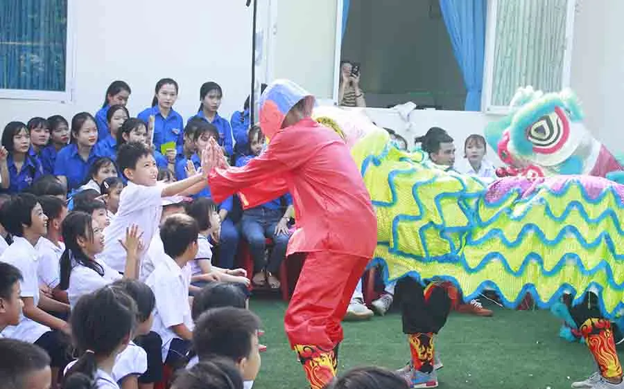 Tết Trung thu ở Trung tâm Nuôi dạy trẻ khuyết tật Võ Hồng Sơn