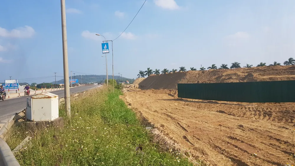 Xác định 3 bãi tạm trữ cát không phép ở Quảng Ngãi