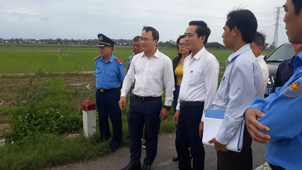 Phó Chủ tịch Ủy ban ATGT Quốc gia khảo sát tuyến tránh Quốc lộ 1 qua huyện Mộ Đức-Quảng Ngãi