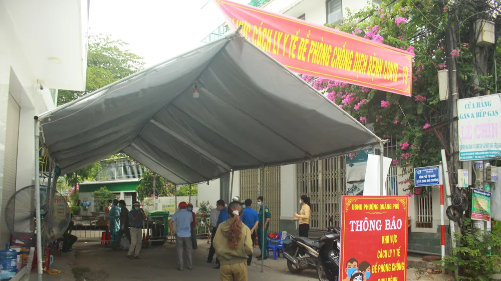 Cận cảnh cách ly tổ 9, phường Quảng Phú hơn 160 nhân khẩu vì liên quan đến ca bệnh 419