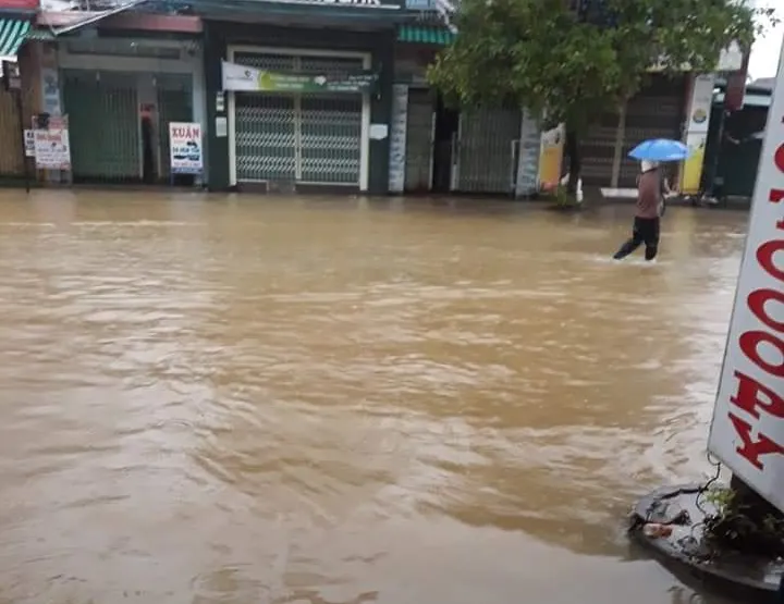 Quảng Ngãi nhiều nơi ngập trong nước do lũ trên sông dâng cao