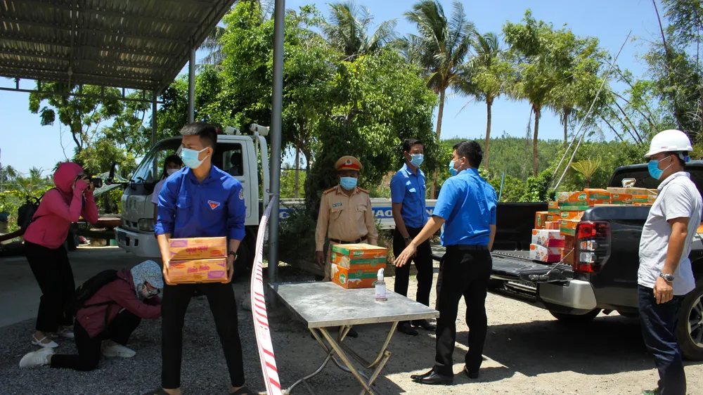Quảng Ngãi: Trao hỗ trợ phòng, chống dịch Covid-19 tại khu vực cách ly