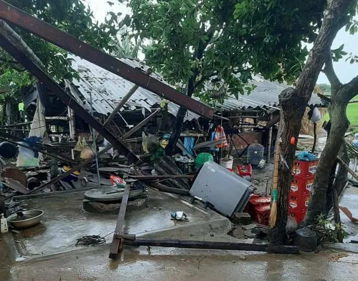 Quảng Ngãi: Lốc xoáy gây tốc mái hàng trăm nhà và nhiều công trình, thiệt hại trên 1 tỷ đồng
