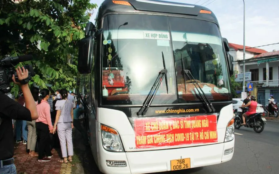 Nhiều địa phương miền Trung đưa đoàn y, bác sĩ tình nguyện tham gia hỗ trợ TPHCM chống dịch Covid-19