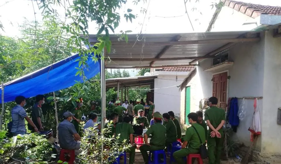 Quảng Ngãi: Phát hiện hai cha con tử vong trong nhà khóa kín