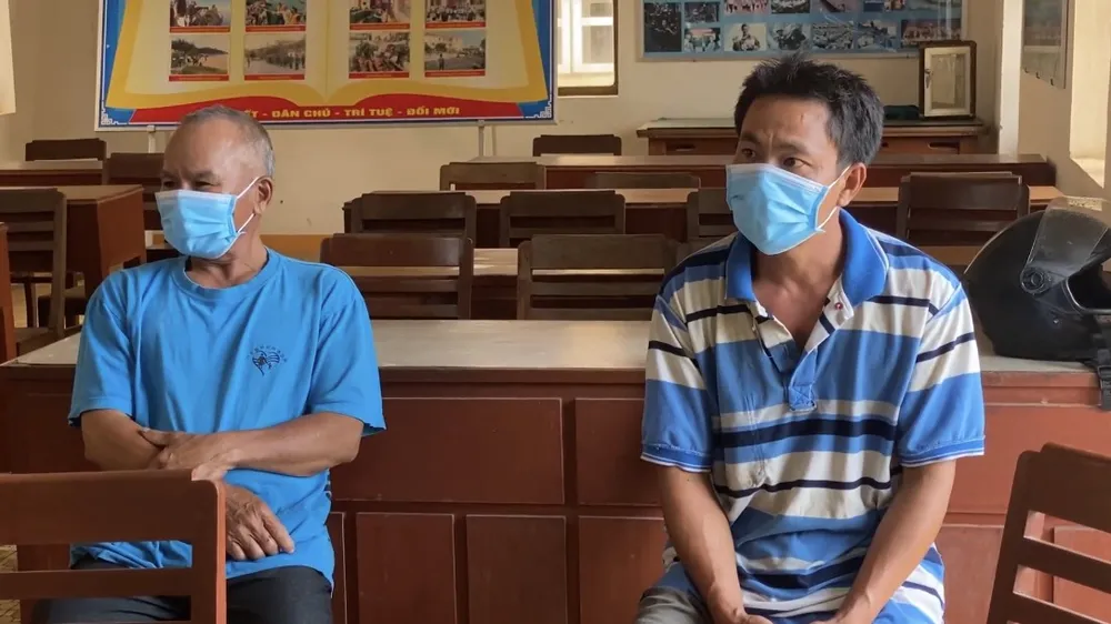 Quảng Ngãi: Cứu 2 ngư dân bị chìm tàu tại cảng biển Dung Quất