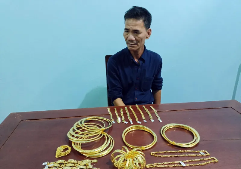 Quảng Ngãi: Lấy trộm túi vàng trị giá hơn 400 triệu đồng gửi theo xe khách