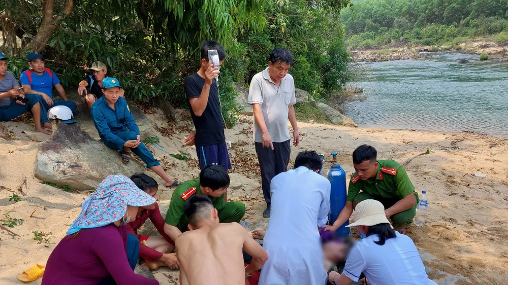 Quảng Ngãi: Một thanh niên bị chuột rút khi bơi giữa sông dẫn đến tử vong