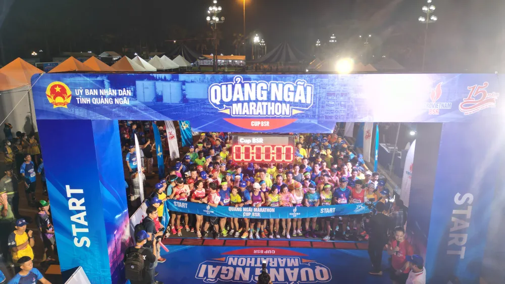 Hơn 2000 vận động viên tranh tài đường chạy Quảng Ngãi Marathon