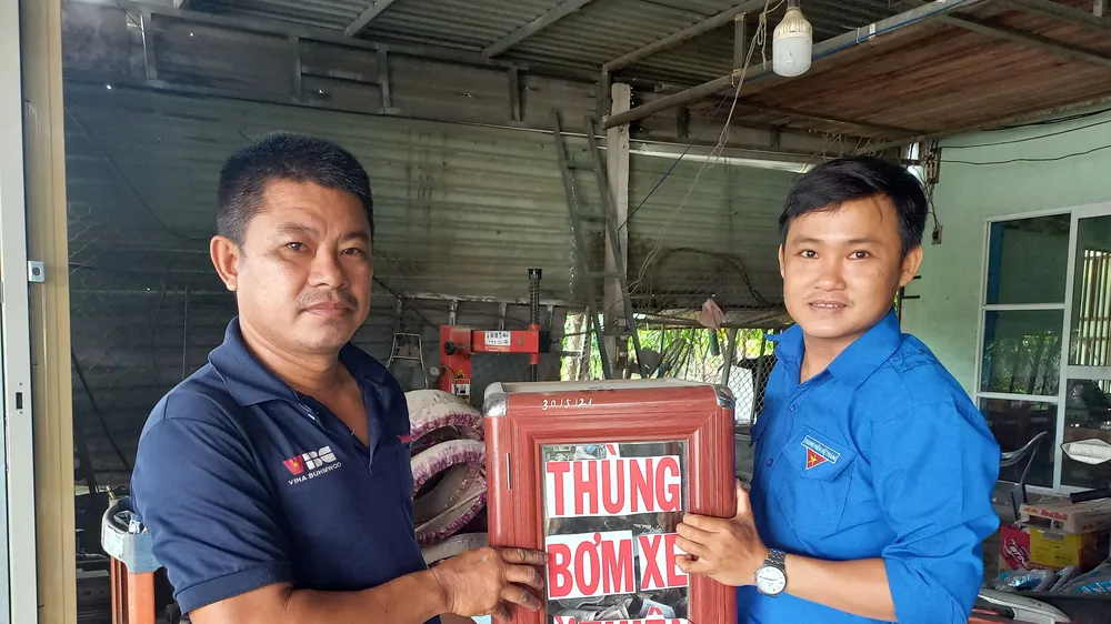 Thùng từ thiện của thợ sửa xe ở Quảng Ngãi