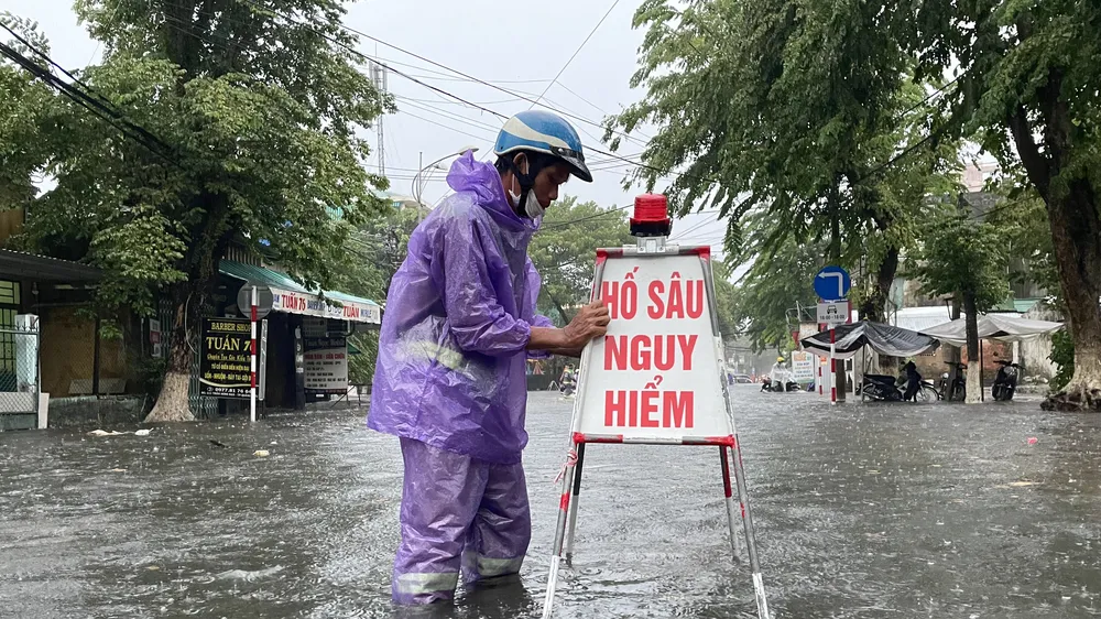 Quản trị rủi ro và phòng chống thiên tai các đô thị ven biển tại khu vực Nam Trung Bộ