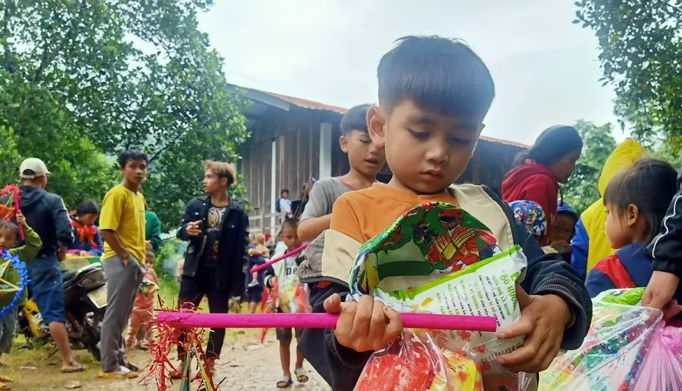 Trăng rằm rẻo cao và giấc mơ con trẻ