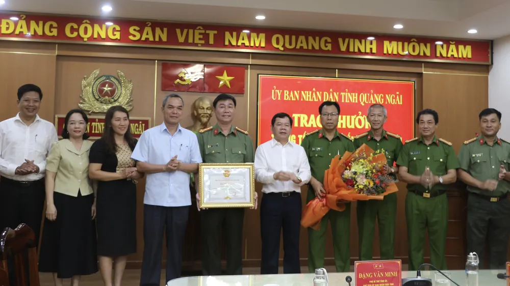 Quảng Ngãi: Khen thưởng lực lượng công an tham gia truy bắt đối tượng bắn 2 công nhân môi trường