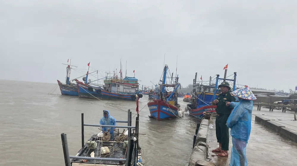Quảng Ngãi cấm tàu thuyền ra khơi từ trưa ngày 17-10