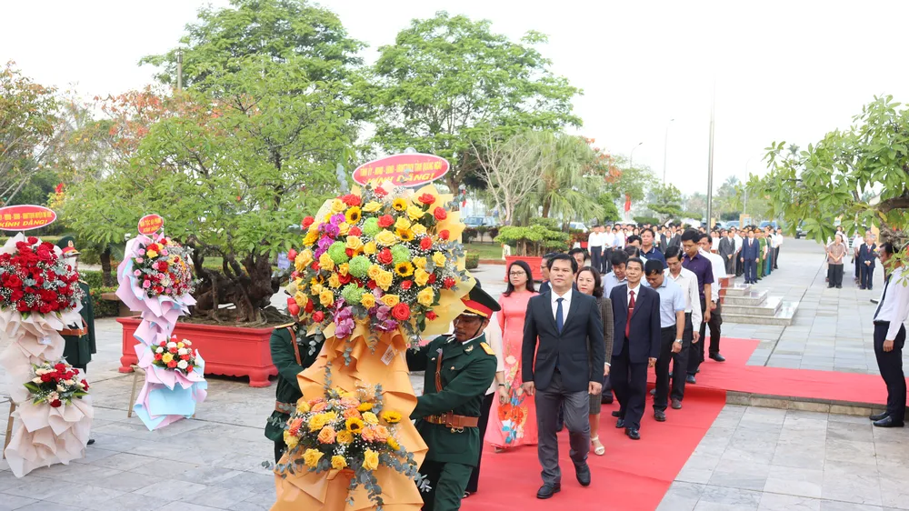 Dâng hương, dâng hoa kỷ niệm 118 năm Ngày sinh cố Thủ tướng Phạm Văn Đồng