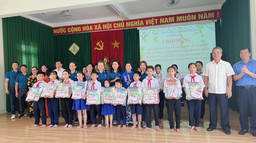 Trung tâm Nuôi dạy trẻ khuyết tật Võ Hồng Sơn tiếp nhận tài trợ hơn 100 triệu đồng