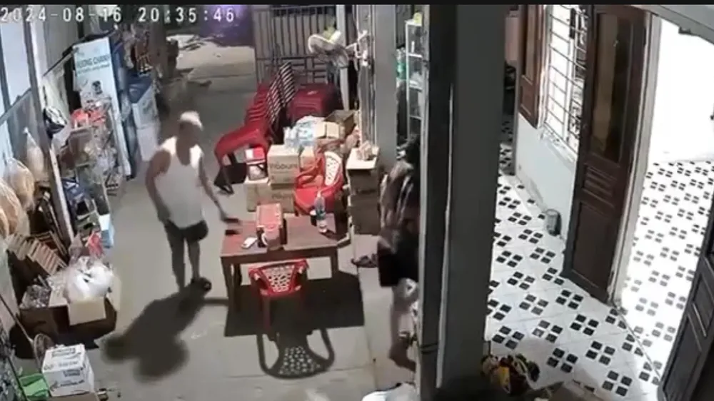 Công an huyện Lý Sơn làm việc với người đàn ông đánh vợ trong clip lan truyền mạng xã hội