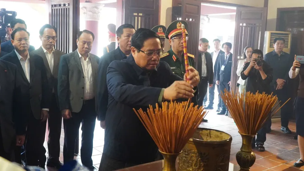Thủ tướng Phạm Minh Chính dâng hương tưởng niệm cố Thủ tướng Phạm Văn Đồng