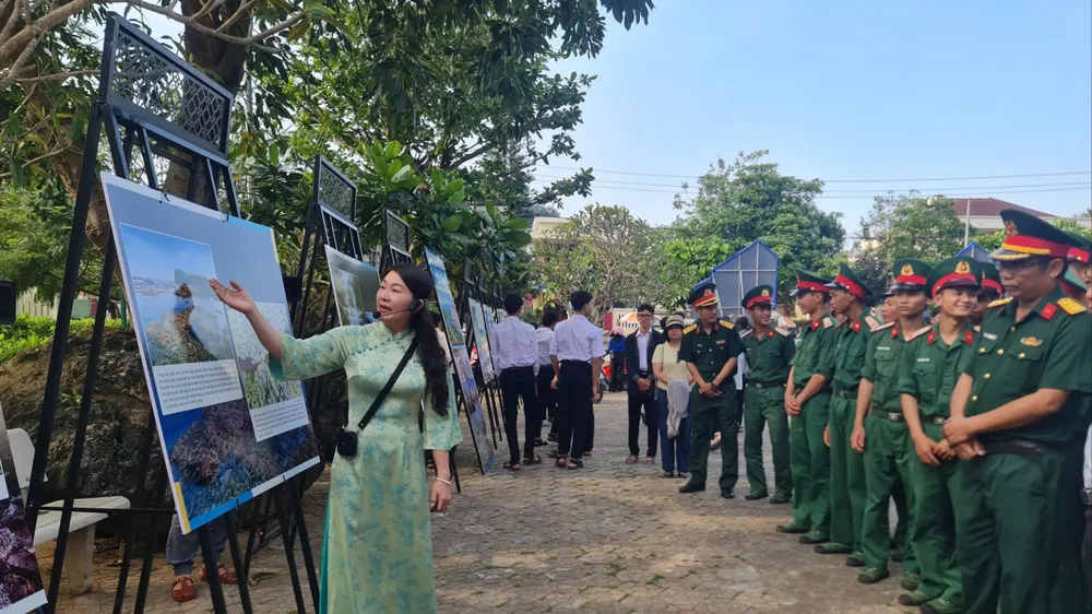 Triển lãm “Du lịch Quảng Ngãi-Sức hút từ di sản và bản sắc”