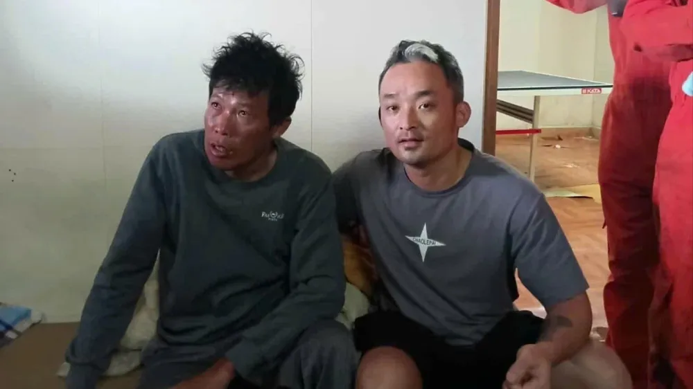 Đã cứu được 3 người dân Lý Sơn sau 2 ngày trôi dạt trên biển