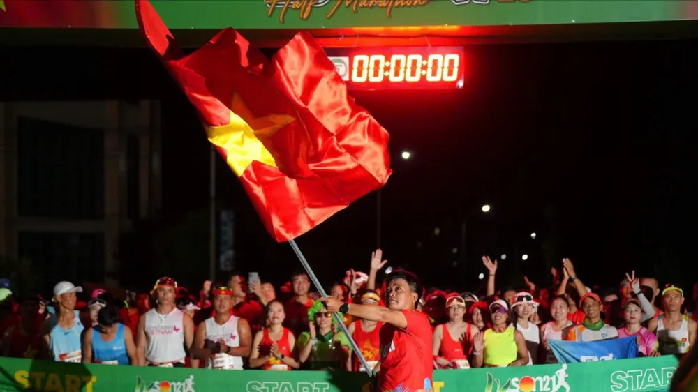 Gần 1.800 vận động viên tham gia tranh tài giải chạy Lý Sơn Half Marathon 2026
