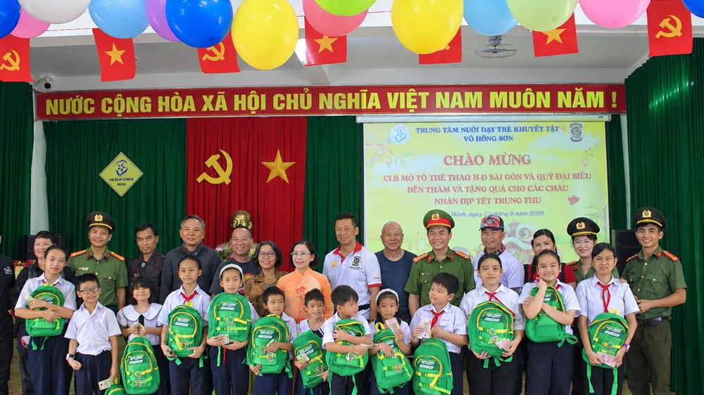 Vui tết trung thu ở Trung tâm Nuôi dạy trẻ khuyết tật Võ Hồng Sơn