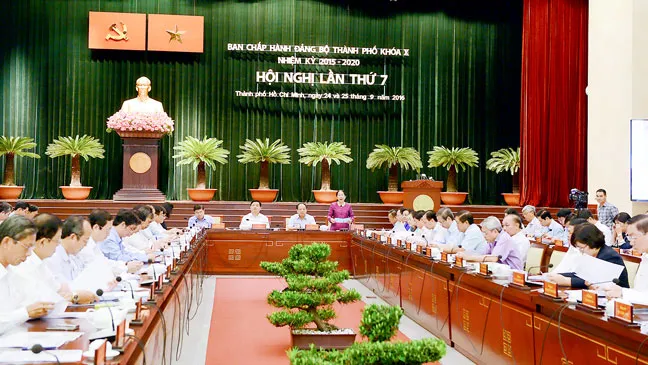 ​ Trong sinh hoạt Đảng, Đảng bộ TPHCM luôn chấp hành nghiêm chỉnh nguyên tắc tập trung dân chủ. Ảnh: VIỆT DŨNG