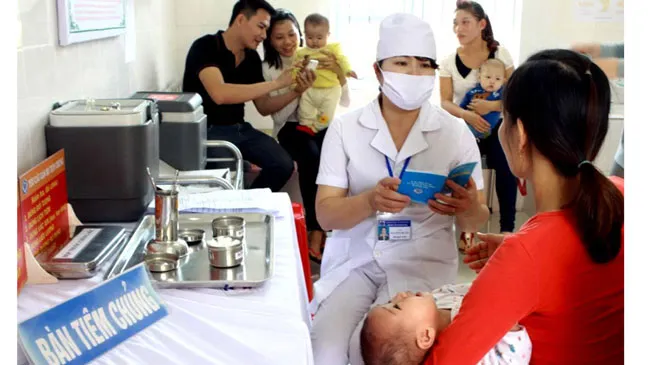 Trẻ nhỏ cần được tiêm đầy đủ vaccine để phòng ngừa dịch bệnh nguy hiểm, nhất là viêm não Nhật Bản