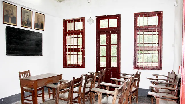 Giáo dục đạo đức cách mạng cho cán bộ, đảng viên