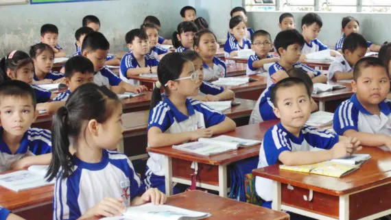 Nhà ngay cổng trường cũng không được học lớp 1